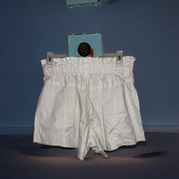 🔥NWT:FRAYED JEANS White Pocketed Fringed Baggy Elastic Waist High Waist Shorts - Picture 7 of 10